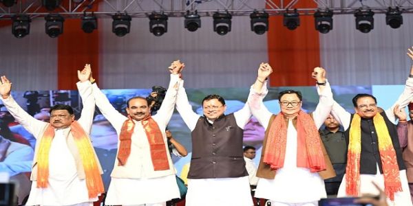 खटीमा में आयोजित तीन दिवसीय ‘उत्तराखंड आदि रंगोत्सव’ कार्यक्रम में मुख्यमंत्री धामी, केन्द्रीय मंत्री किरेन रिजिजू सहित अन्य मंचासीन अतिथि। खटीमा में आयोजित तीन दिवसीय ‘उत्तराखंड आदि रंगोत्सव’ कार्यक्रम में मुख्यमंत्री धामी, केन्द्रीय मंत्री किरेन रिजिजू सहित अन्य मंचासीन अतिथि।
