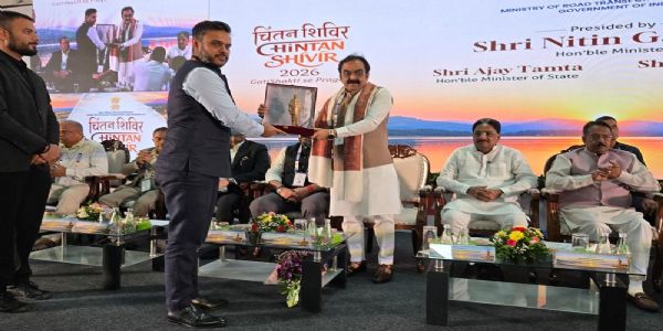 केवड़िया चिंतन शिविर में मप्र के लोक निर्माण मंत्री राकेश सिंह का हुआ स्वागत केवड़िया चिंतन शिविर में मप्र के लोक निर्माण मंत्री राकेश सिंह का हुआ स्वागत