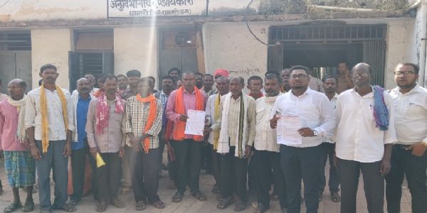 भूमि आवंटन की मांग पर डुबान प्रभावितों का जल सत्याग्रह 12 से, ज्ञापन सौंपा