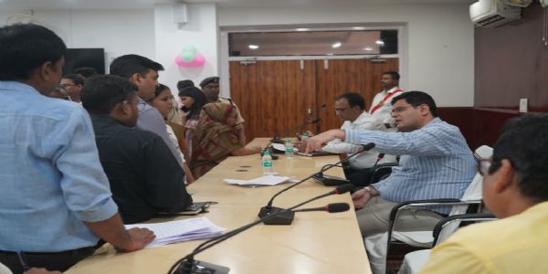 जनता दरबार में 86 मामलों पर डीएम ने की सुनवाई