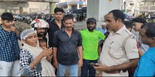 महिला ने बच्चे संग नदी में कूदने का किया प्रयास, राहगीरों ने बचाया