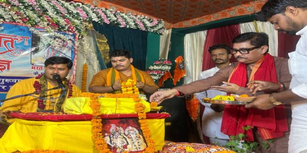 कृष्ण जन्मोत्सव में गूंजा अधर्म के अंत का संदेश, महिलाओं ने गाए मंगल गीत