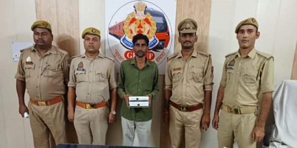 रेल यात्रियों के मोबाइल चोरी करने वाले शातिर चोर को जीआरपी ने धर दबोचा