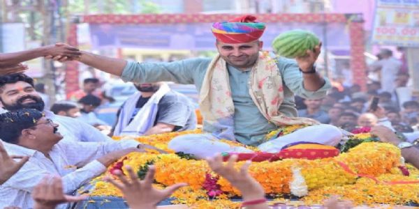ईडबल्यूएस सरलीकरण को लेकर शिव विधायक रविंद्र सिंह भाटी का स्वागत