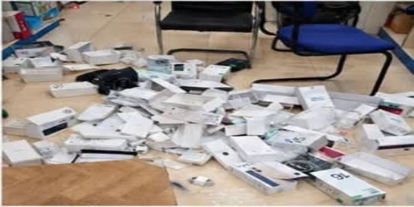 दुकान का शटर तोड़ लाखों के मोबाइल ले उड़े चोर