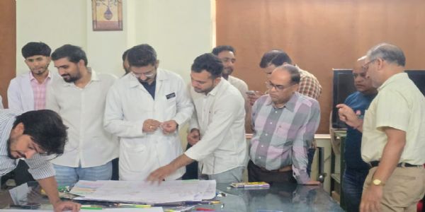बुजुर्गों को दी स्वास्थ्य सेवाओं और साइबर सुरक्षा की जानकारी