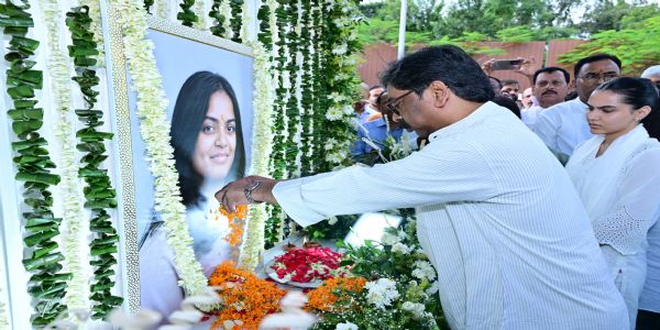 मंत्री दीपिका की पुत्री के ब्रह्मभोज में शामिल हाेकर मुख्यमंत्री ने दी श्रद्धांजलि