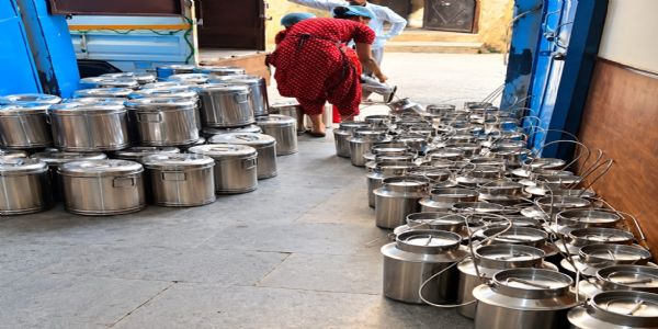महापौर ने पूठ गांव स्थित मैत्रेयी मिड डे मील किचन का किया निरीक्षण