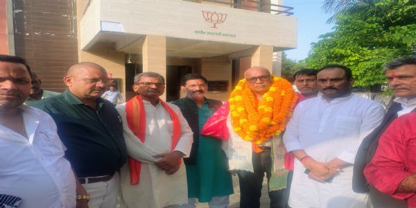 वरिष्ठ अधिवक्ता राधाकांत ओझा के राज्यसभा उम्मीदवार बनने पर प्रयागराज में उत्साह