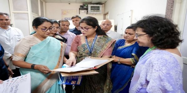 (लीड) मुख्यमंत्री ने लोक नायक अस्पताल स्थित सखी वन स्टॉप सेंटर का किया निरीक्षण