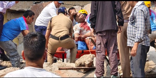 (अपडेट) इमारत ढहने से घायल पीएसी जवान की मौत