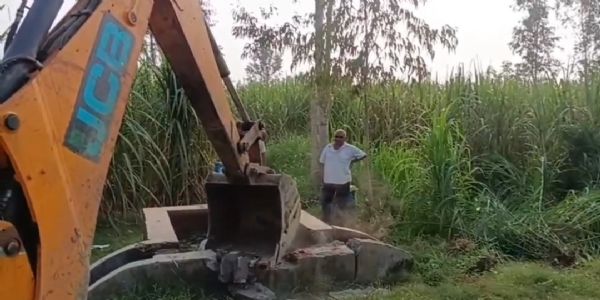 तहसील दिवस की शिकायतों पर हुई बुलडोजर कार्रवाई, सरकारी भूमि से अतिक्रमण हटाया गया