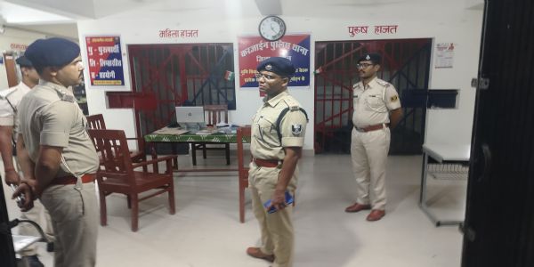 रात में एसपी ने विभिन्न थानों का किया निरीक्षण, गश्ती व्यवस्था का लिया जायजा