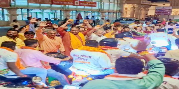 वडनगर से काशी की यात्रा में अयोध्या बना सेवा-संकल्प का पड़ाव