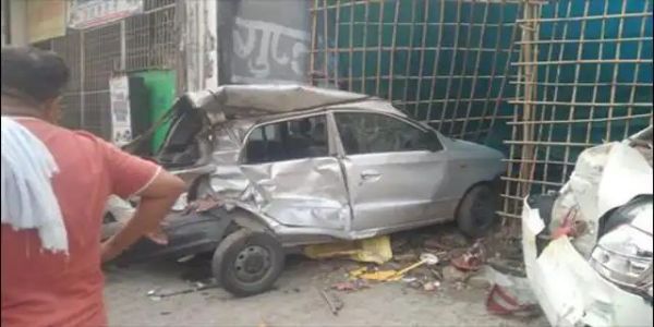 बेकाबू बस ने दो ऑटो और चार कारों को मारी टक्कर, ऑटो चालक का हाथ कटा