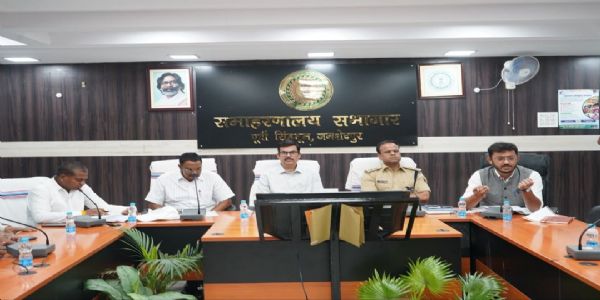 दुर्गापूजा को लेकर प्रशासन अलर्ट, डीसी-एसएसपी ने मस्जिद प्रतिनिधियों से की अपील