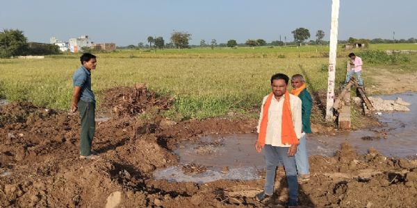 मुख्य राइजिंग पाइप फूटी, कई वार्डों में पेयजल आपूर्ति प्रभावित