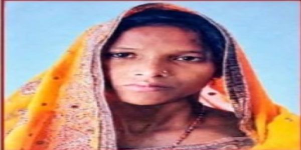तालाब किनारे मिली महिला की लाश
