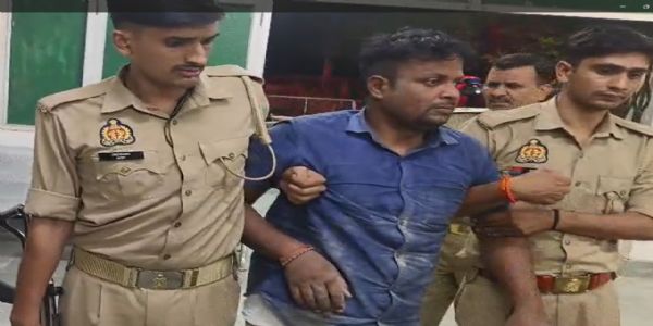 फिरोजाबाद: मुठभेड़ में अंतरजनपदीय गिरोह का लुटेरा गिरफ्तार, पैर में लगी गोली