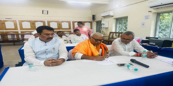 दरभंगा में एनडीए प्रत्याशी सर्वेश सिंह और डॉ. घनश्याम राय ने दाखिल किया नामांकन, आशीर्वाद सभा में जुटे एनडीए नेता