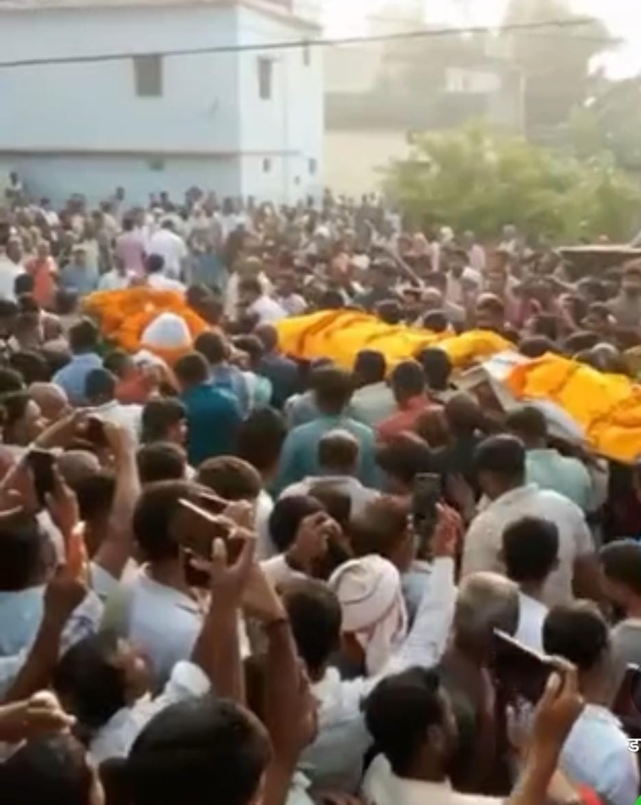 अंतिम दर्शन के लिए उमड़ी भीड़ अंतिम दर्शन के लिए उमड़ी भीड़