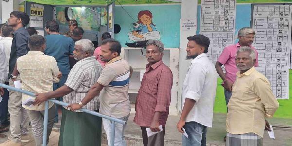 तमिलनाडु की नजर उपचुनाव पर - 11 बजे तक मदुरांतकम में 35.55%, धारापुरम में 37.28% मतदान तमिलनाडु की नजर उपचुनाव पर - 11 बजे तक मदुरांतकम में 35.55%, धारापुरम में 37.28% मतदान