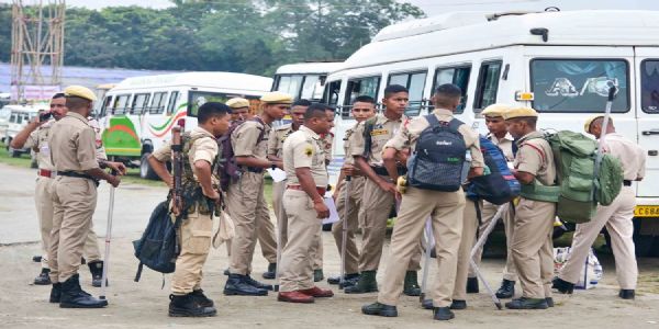 असमः नगांव लोक सभा उप चुनाव के लिए सुरक्षा मैं तैनात सुरक्षा कर्मियों का दृश्य। फोटो इंटरनेट मीडिया असमः नगांव लोक सभा उप चुनाव के लिए सुरक्षा मैं तैनात सुरक्षा कर्मियों का दृश्य। फोटो इंटरनेट मीडिया