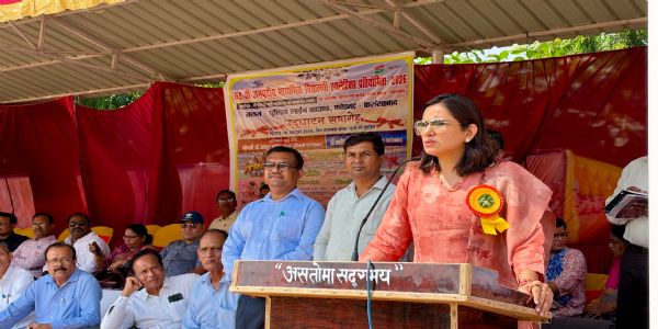 शुभारंभ अवसर पर बोलती डीएम शुभारंभ अवसर पर बोलती डीएम