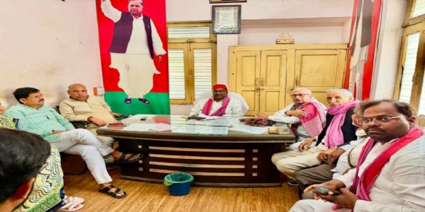 अखिलेश यादव को हिरासत में लेना लोकतांत्रिक अधिकारों का हनन : दान बहादुर मधुर