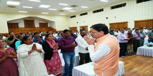 दूरस्थ एससी-एसटी समुदाय के लोगों से धामी का संवाद, बोले- हर वर्ग को विकास से जोड़ना प्राथमिकता