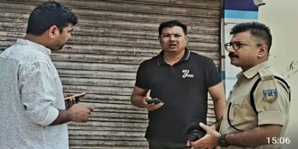 देवघर में गैस कटर से एसबीआई का एटीएम काटकर उखाड़ ले गए बदमाश