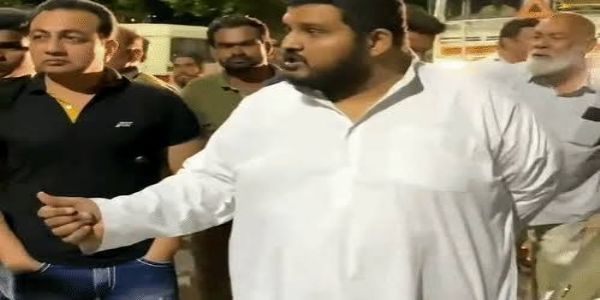 भोपाल में मेट्रो टीम पर भड़के कांग्रेस विधायक आतिफ अकील, बोले- बाहर निकलो, पहले अनुमति लेकर काम करें