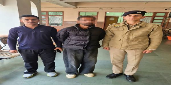 वाहन के डैशबोर्ड से अफीम बरामद, आरोपी गिरफ्तार