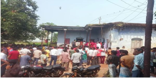 चाकुलिया में 11 हजार वोल्ट की चपेट में आने से युवक की मौत