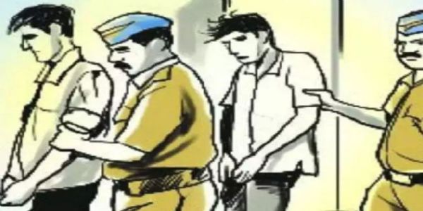 महिला की हत्या के आरोप में पति समेत तीन गिरफ्तार