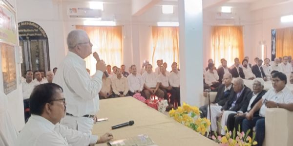 अधिवक्ता गुड्डू अंसारी की हत्या के विरोध में कटिहार कोर्ट में न्यायिक कार्य ठप, वकीलों ने किया 