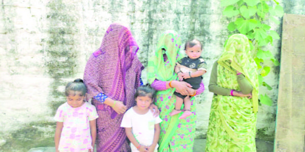 चंबल के बीहड़ से अब रील बनाकर धमका रहा डकैत कल्ली, खौफ के साये में एक परिवार, स्कूल छोड़ चुके बच्चे, खेत सूने