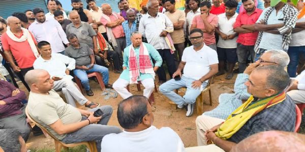 कोयला वाहन की चपेट में युवक की मौत, 24 घंटे से चतरा-सिमरिया मुख्य पथ जाम
