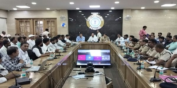 सौहार्द और सुरक्षित वातावरण में मनाएं दुर्गा पूजा : डीसी