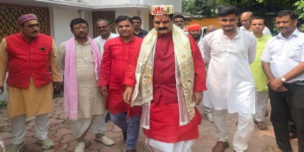 दरभंगा में आम उत्कृष्टता केंद्र की स्थापना को लेकर पहल तेज, वैज्ञानिकों ने पुराने बागों का किया निरीक्षण