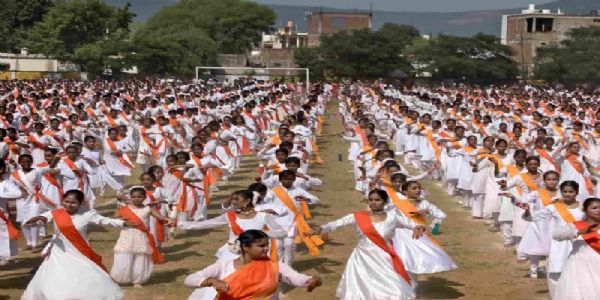 मप्र के मैहर में एक साथ 3430 छात्र-छात्रों ने कथक की प्रस्तुति देकर रचा इतिहास