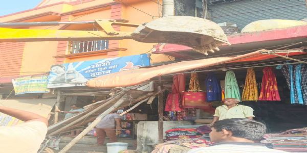 जोगबनी मुख्य बाजार से हटाया गया अतिक्रमण