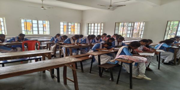 जिला विधिक सेवा प्राधिकार सारण ने किया निबंध प्रतियोगिता का आयोजन