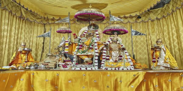 इंदिरा एकादशी पर मंदिरों में सजी विशेष झांकियां: श्रद्धालुओं ने किया पितरों का स्मरण