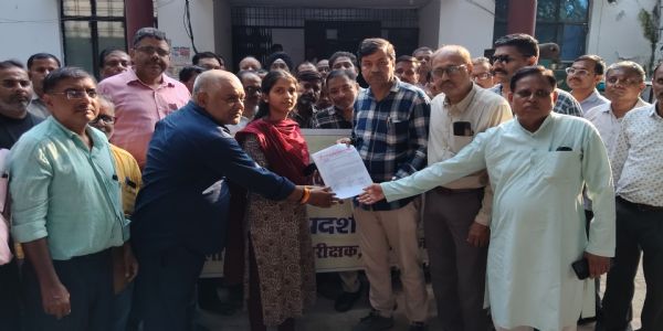 पुरानी पेंशन बहाली समेत 13 मांगें पूरी करे सरकार : संतोष तिवारी