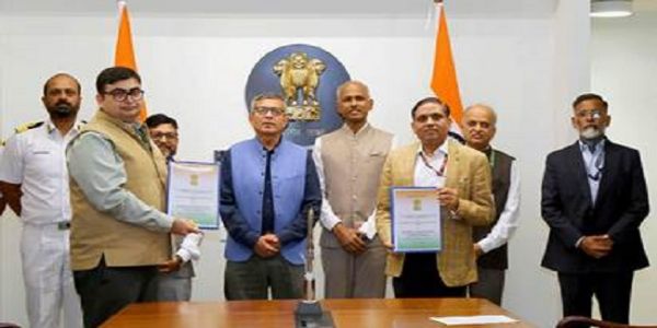 रक्षा सचिव राजेश कुमार सिंह की मौजूदगी में हस्ताक्षर किए गए रक्षा सचिव राजेश कुमार सिंह की मौजूदगी में हस्ताक्षर किए गए