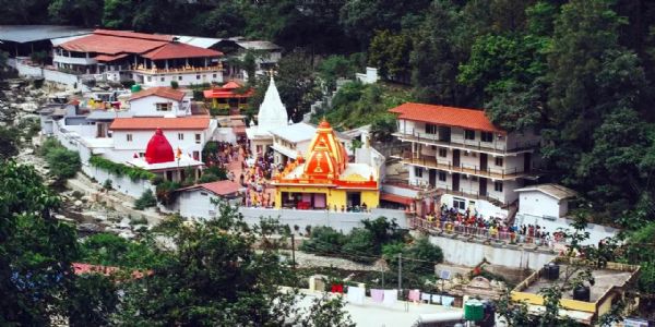 नैनीताल का प्रसिद्ध कैंची धाम। नैनीताल का प्रसिद्ध कैंची धाम।