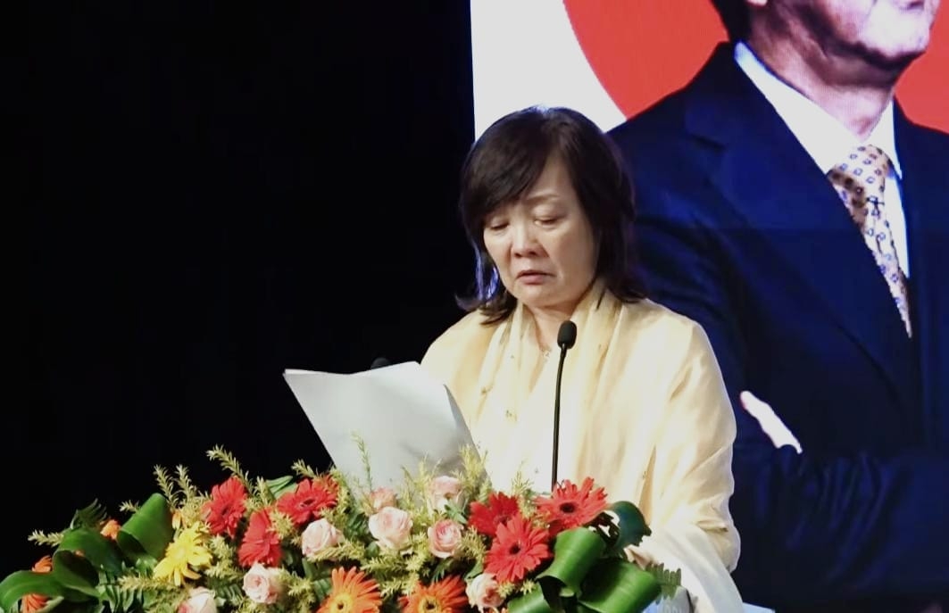 रुद्राक्ष कन्वेंशन सेंटर में मुख्यमंत्री योगी और शिंजो आबे की पत्नी आकिए आबे रुद्राक्ष कन्वेंशन सेंटर में मुख्यमंत्री योगी और शिंजो आबे की पत्नी आकिए आबे