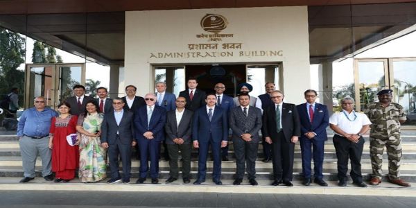 न्हावा शेवा बिजनेस पार्क के दूसरे चरण के उद्घाटन अवसर पर कार्यकारी चेयरमैन एसा काजिम एवं अन्य न्हावा शेवा बिजनेस पार्क के दूसरे चरण के उद्घाटन अवसर पर कार्यकारी चेयरमैन एसा काजिम एवं अन्य