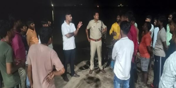 बिहार सीमा से लेकर शहर के पूजा पंडालों तक पुलिस की पैनी नजर